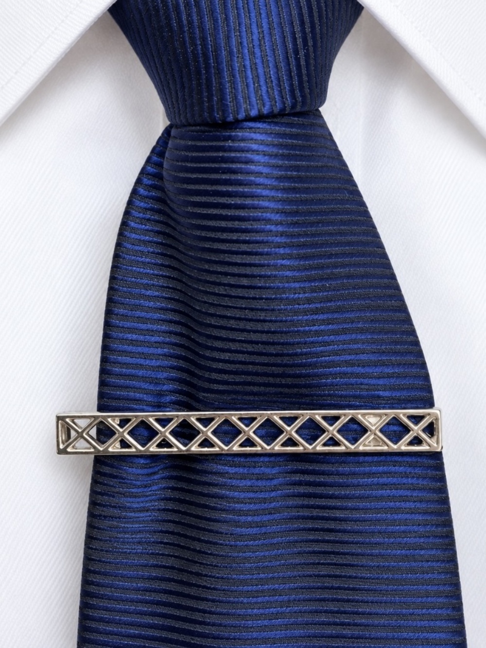 Roundtree & Yorke Silver-Tone Geometric Tie Bar